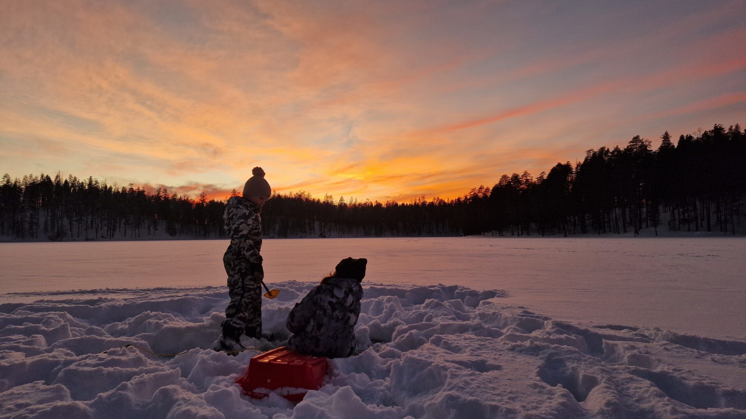 Hossan kansallispuisto pilkillä